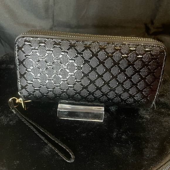 Source Unknown Handbags - Two Zipper Wallet Wristlet - NEW - black